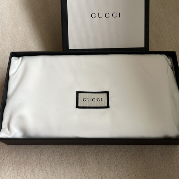 GUCCI MARMONT all around top zip wallet. - Picture 8 of 16